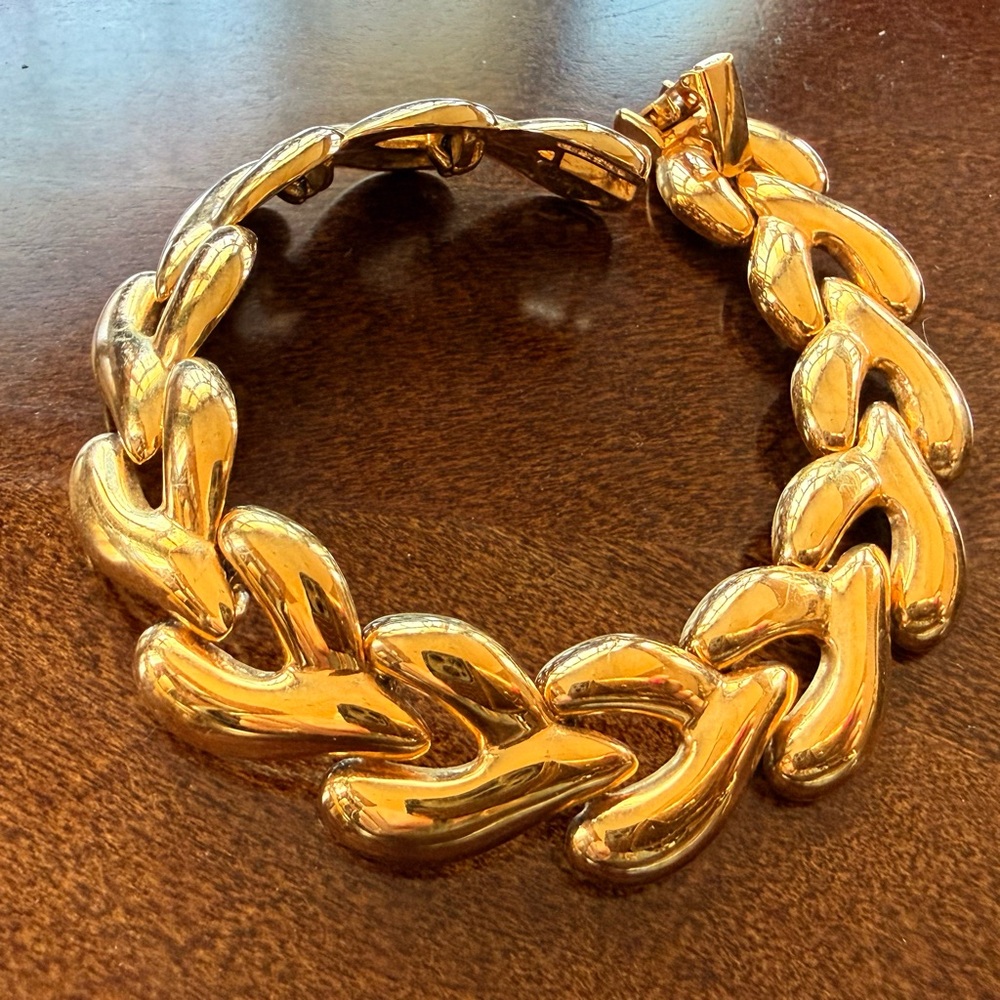 Elegant Gold Women's Bracelet